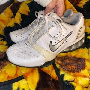 Nike reax size 5